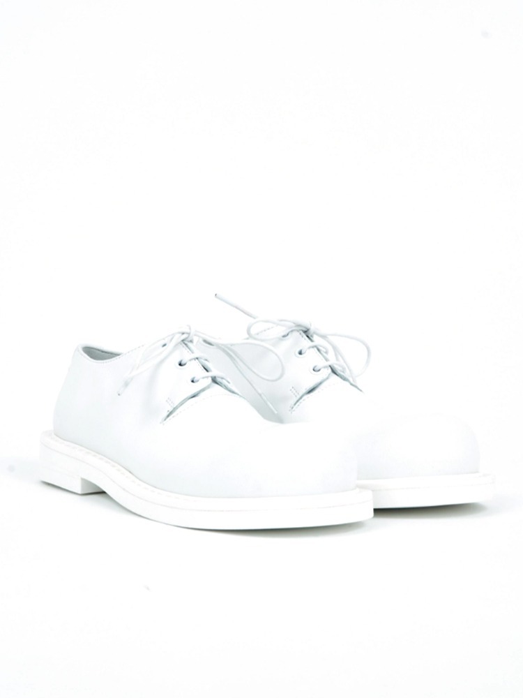 WHITE LOAFER MM6 라운드 토 레이스업 로퍼 - 아데쿠베