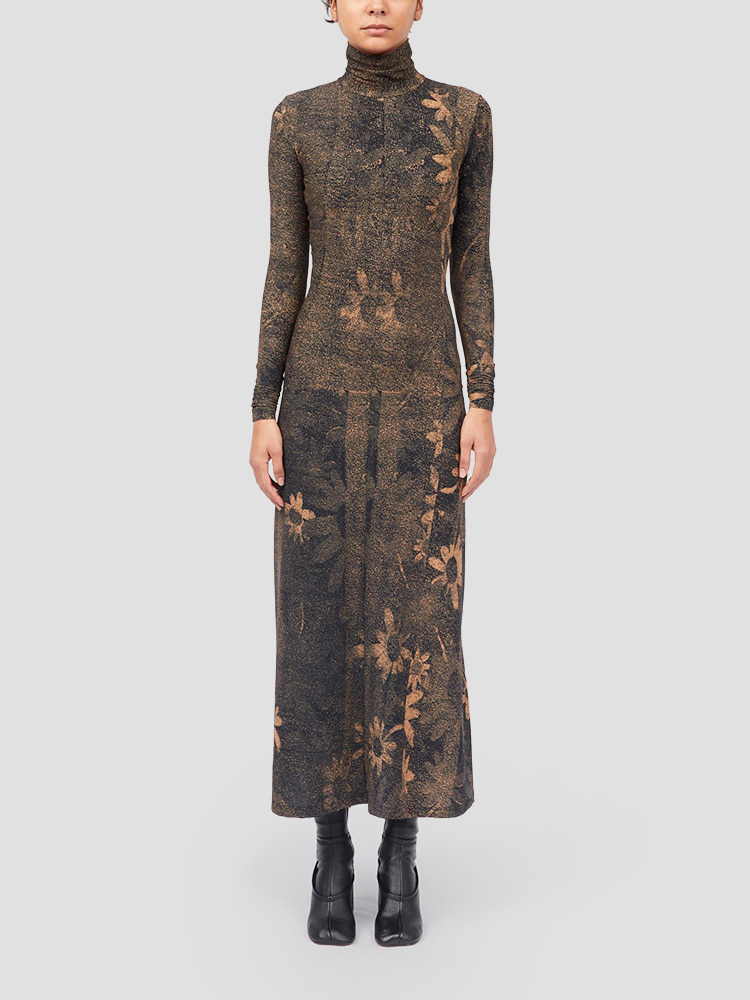 TAN BLACK FLOWER PRINTED LONG DRESS  MM6 탄 블랙 플라워 프린트 롱 드레스 - 아데쿠베